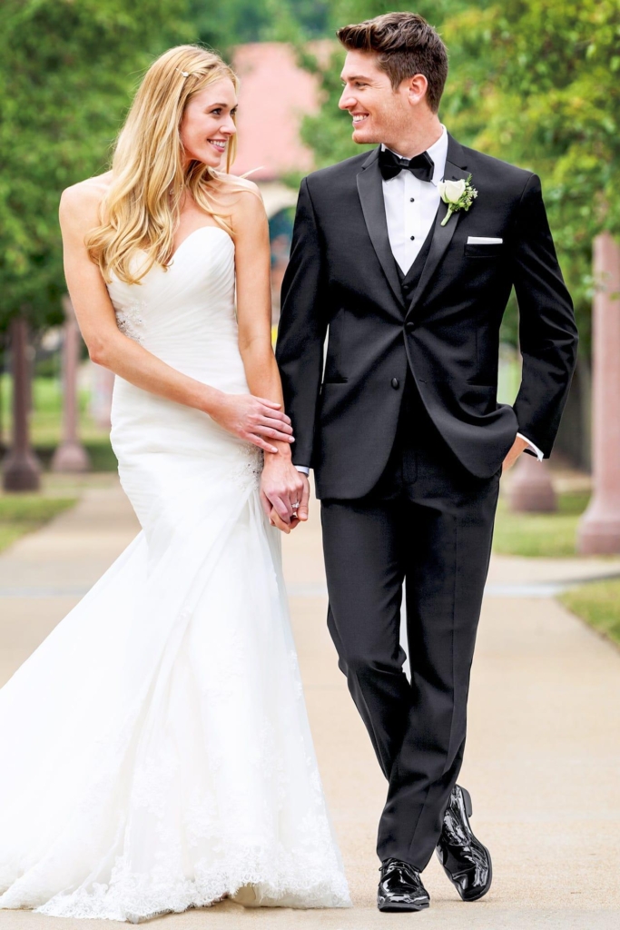 Modern Tuxedo Trends For Our 2017 Grooms And Groomsmen 2017 04 wedding tuxedo black tony bowls manhattan 930 1