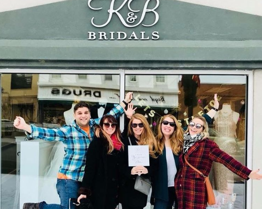 Who To Bring Wedding Dress Shopping