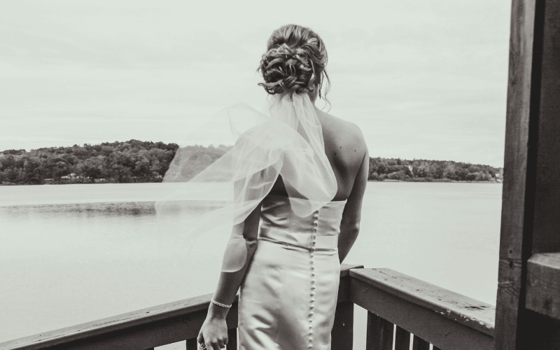 7 Expert Tips to Choose the Perfect Wedding Veil Length elbow length veil