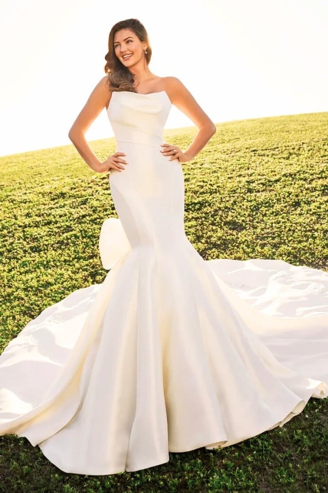 Strapless Mikado mermaid wedding dress with sweetheart neckline and detachable bow.