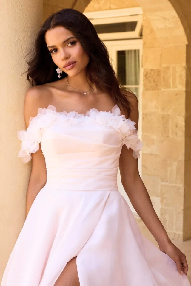 Strapless Organza Ball Gown Wedding Dress Rianne Strapless organza ball gown wedding dress with sweetheart neckline, skirt slit, and hidden pockets.