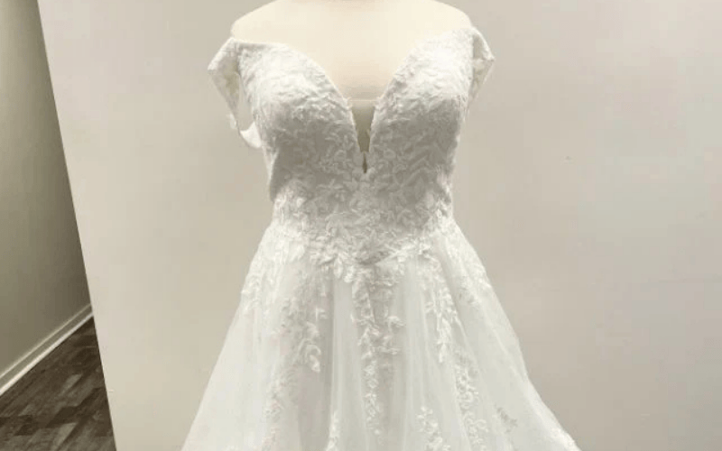 Unlock Your Bridal Style: A Simple Guide to Your Perfect Wedding Look romantic laced gowns